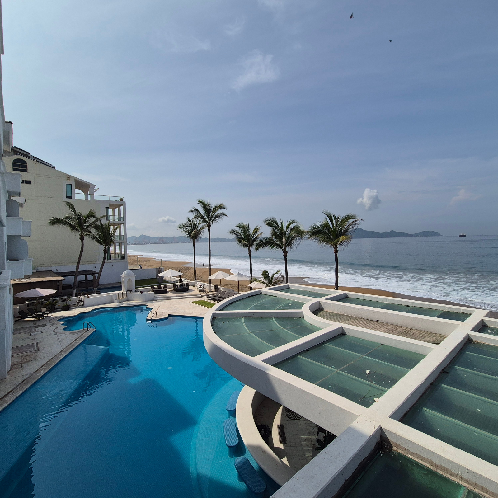 Departamento tipo Jr Suite en condominio frente al mar, Manzanillo - 2 recámaras - 2 baños - en Condominio frente al mar, Manzanillo, Colima - $$4,200,000